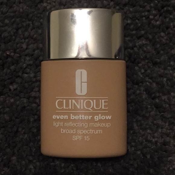 Clinique Other - CN 40 Cream Chamois Clinique Even Better Glow